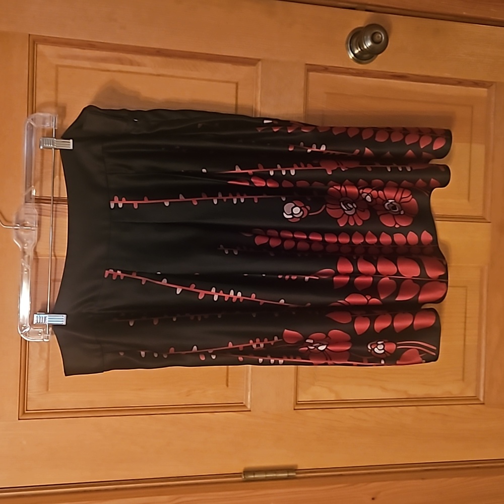 Black with red floral skirt 16w - Beautiful